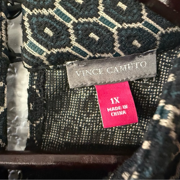 Vince Camuto Patterned Sleeveless mock necked shell - Picture 2 of 5